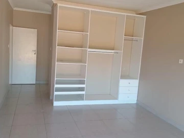 4 Bedroom Flat & Apartment