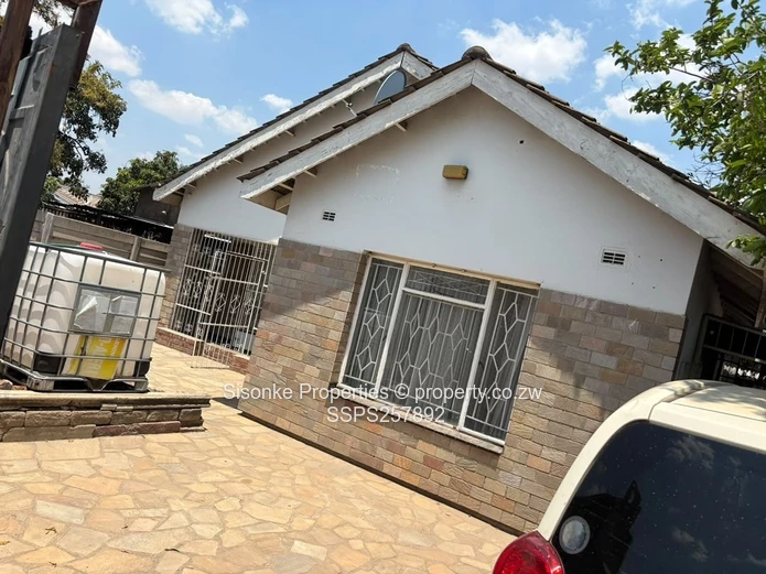 Family home for sale in Zengeza 4