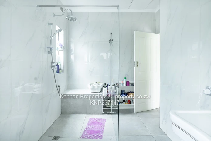 Executive 5 bedroom home with 3 bed cottage in prime area (Sole Mandate)