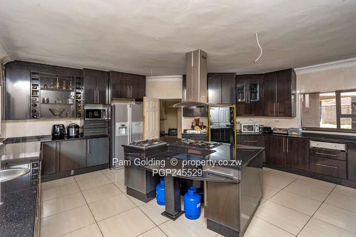 Spacious, Modern Family Home in a Secure Close. (Sole Mandate)