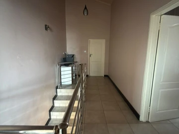3 Bedroom Flat & Apartment