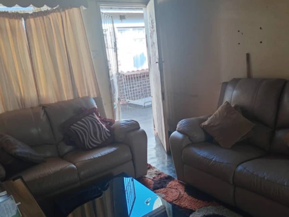 2 Bedroom Flat & Apartment