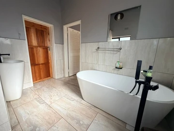6 Bedroom House