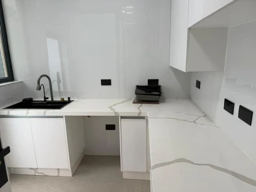 4 Bedroom Flat & Apartment