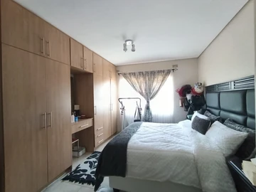 3 Bedroom Flat & Apartment
