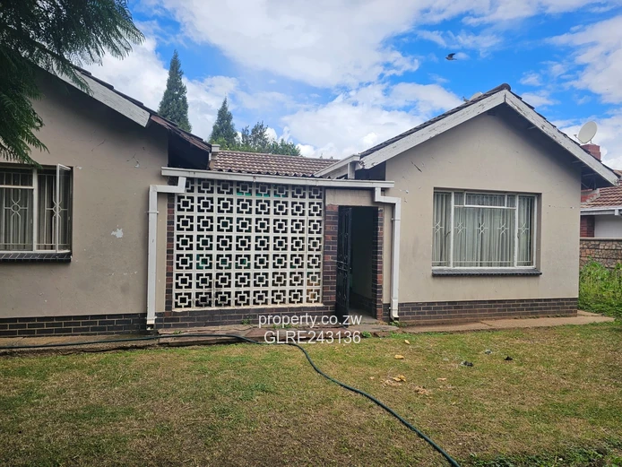 Mabelreign 3-Bed House — Garden, Garage & Staff