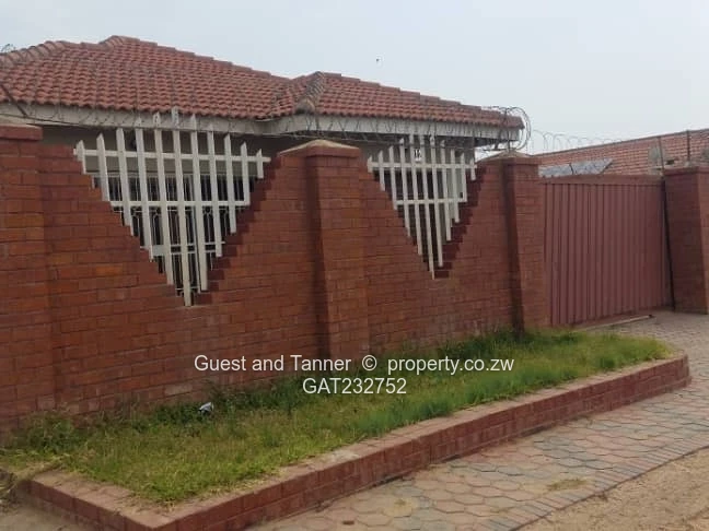 Glen View 1 Riverside 4-BR House for Sale Near Harare – Secure Home with Solar and Developer Cession