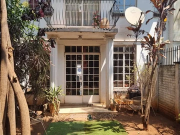 2 Bedroom Flat & Apartment