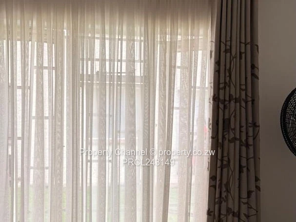 Mabelreign 3-Bed: Walled Yard, Water Tank, Fitted Kitchen