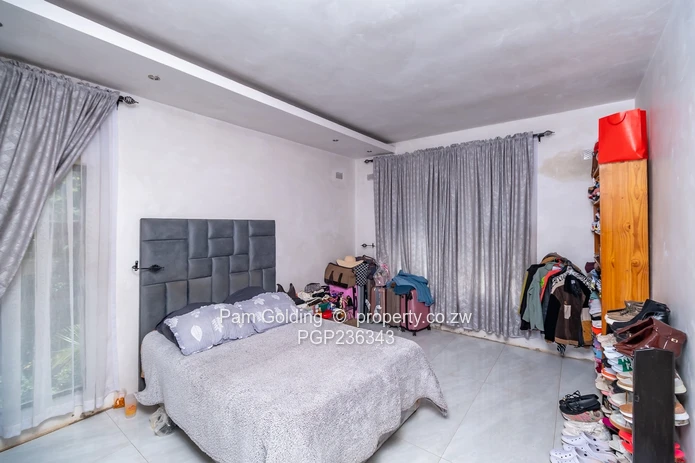 6 Bedroom Double Storey With a Prolific Borehole