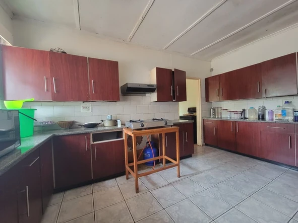 5 Bedroom House