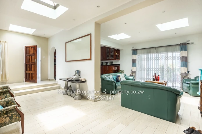 Executive 5 bedroom home with 3 bed cottage in prime area (Sole Mandate)