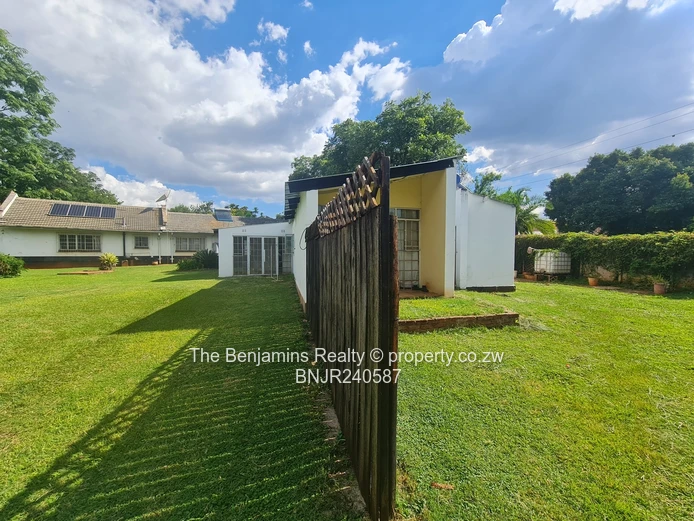 3 Bed 1 Bath Cottage to Let in Mt Pleasant 