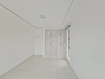 3 Bedroom Flat & Apartment