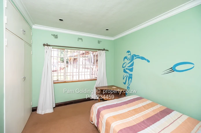 Spacious Vainona Home With A Cottage