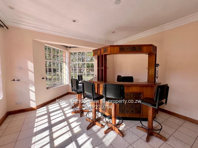 House For Sale in Glen Lorne!