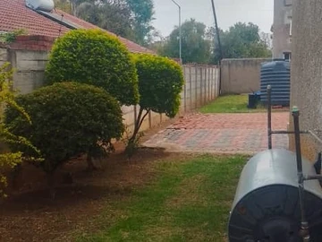 2 Bedroom Flat & Apartment