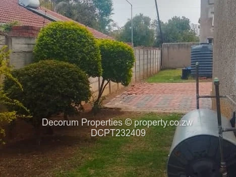 Spacious 2-Bed Strathaven Flat 