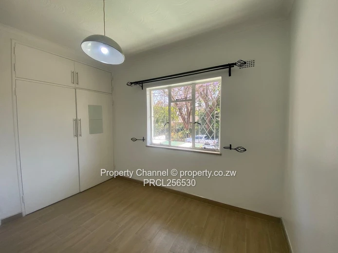 Avondale - Spacious 3-Beds Duplex Garden Flat In a Well Secured Block