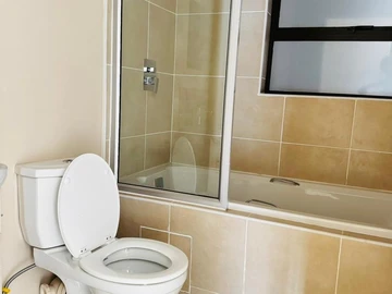 2 Bedroom Flat & Apartment