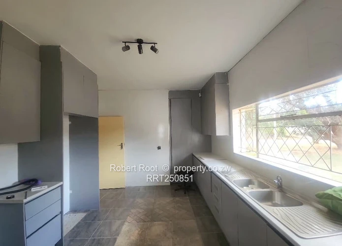 Charming 3 bedroom family home to let in Northwood