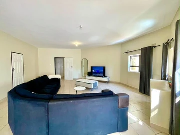 5 Bedroom Flat & Apartment