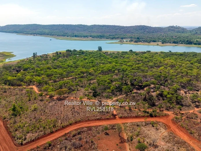 6.7ha Lake Chivero Shorefront Land — Hotel stand