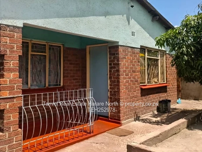 Available for sale in Glenora C is a 4 bedroomed house, kitchen, lounge and dinning, walled and gate