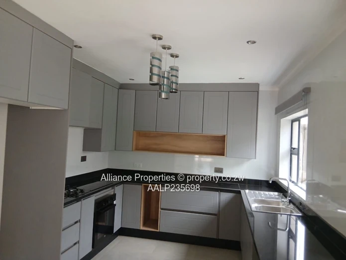 Newly Built 5-Bedroom Spacious, Stylish Cluster with Borehole in Strathaven 