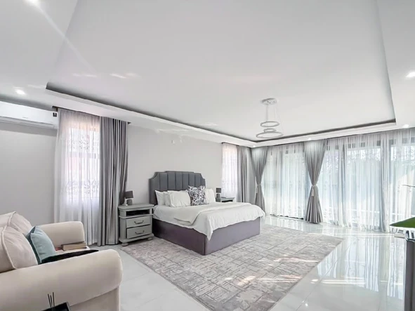 6 Bedroom House