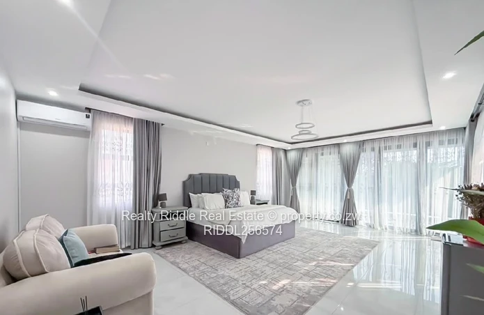 Stunning 6 bedrooms house in Mt Pleasant heights phase 1