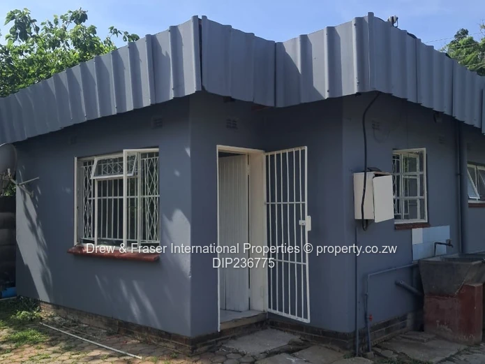 Cotswold Hills Mabelreign 3 beds house with a bed sitter cottage for sale $175k