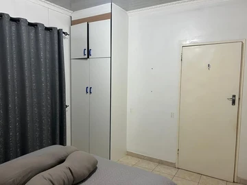 2 Bedroom Flat & Apartment