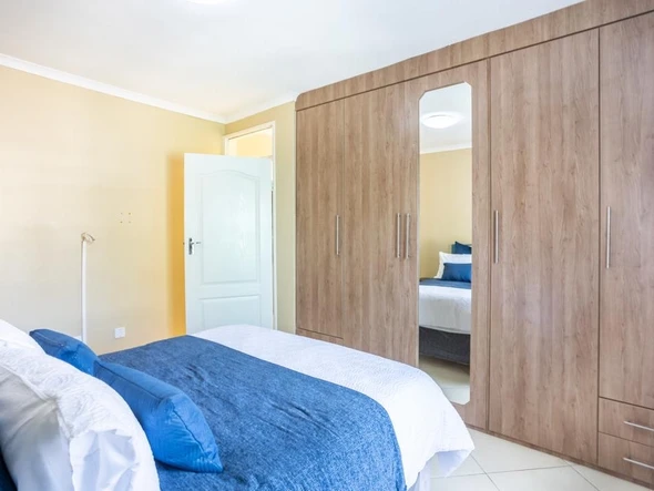 2 Bedroom Flat & Apartment