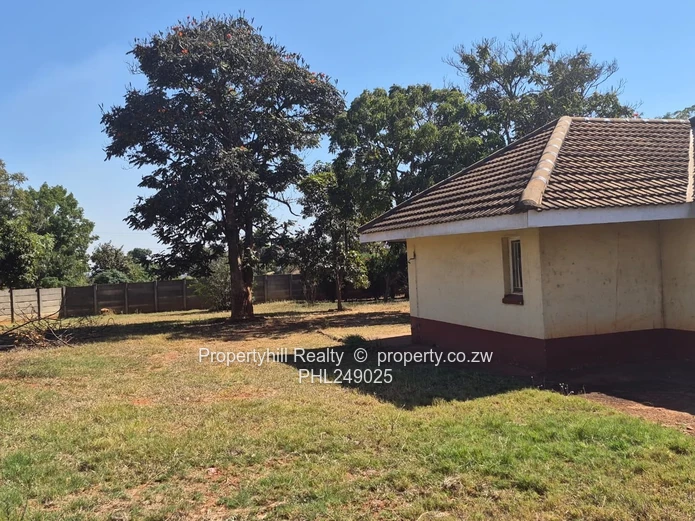 Spacious 4-Bed Family Home on 5000m² with Borehole (Sole Mandate)