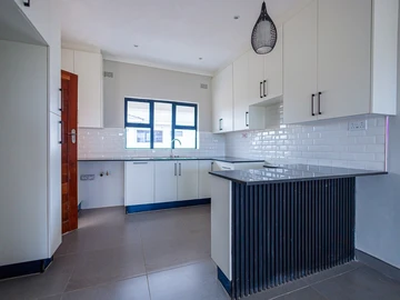 3 Bedroom Flat & Apartment