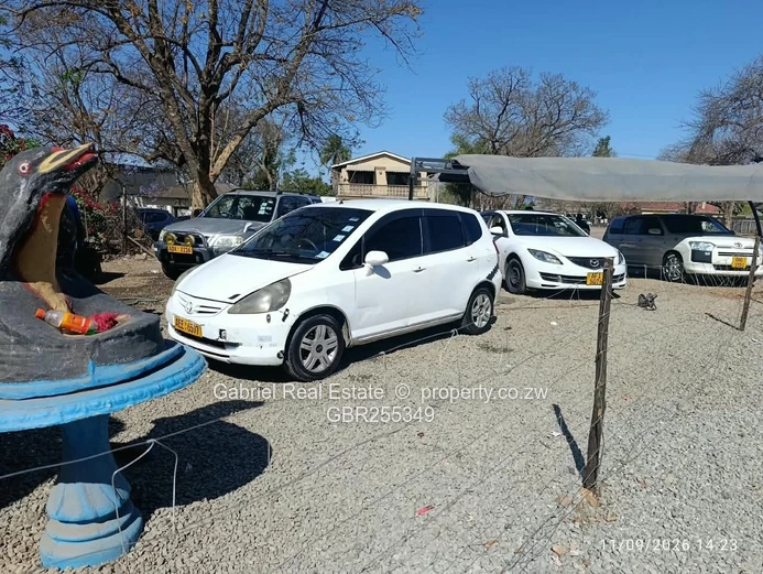 Prime Masvingo CBD Office/flat currently being used as a Driving school, Car wash and restaurant.