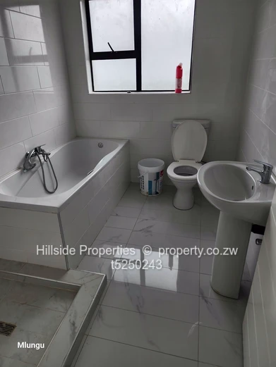 4bed house mabvazuwa phase 2 (Sole Mandate)