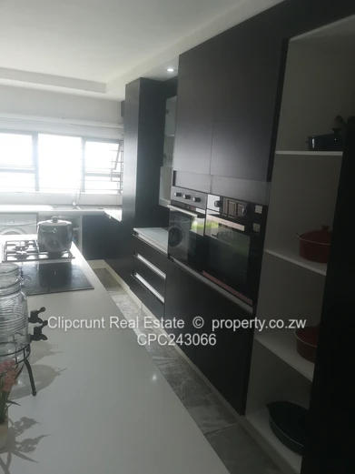 Ashdown Park - Neat and Modern House For Sale