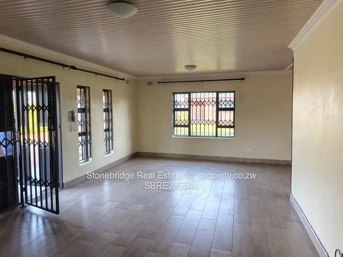 3 Bedroom House in Lochview To Rent