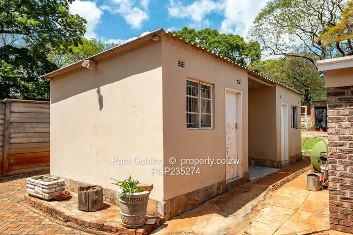 Spacious home walking distance to St Johns College  (Sole Mandate)