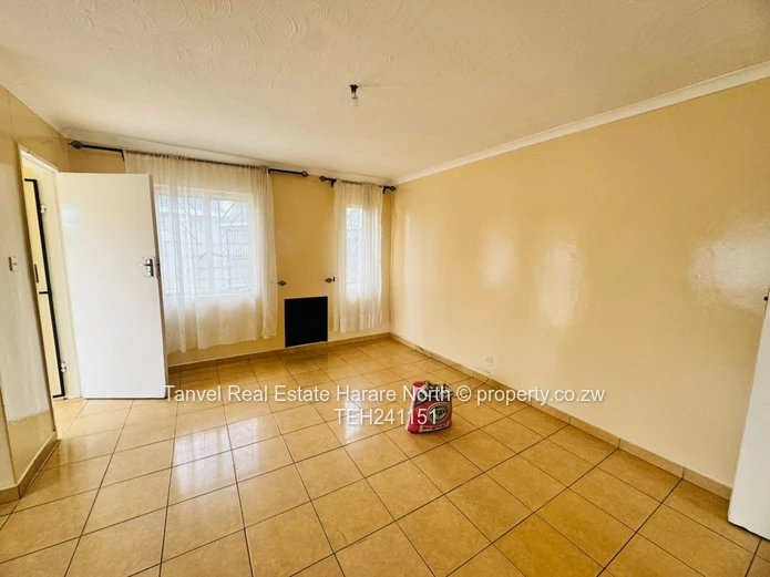 Msasa Park house to let just off Mukuvisi Drive with 3 bedrooms(with built -in cupboards), Spacious 