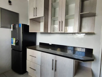 3 Bedroom Flat & Apartment