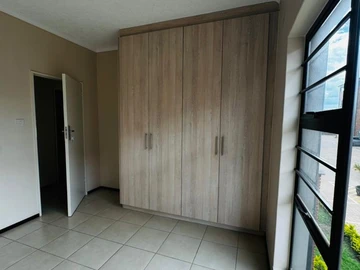 2 Bedroom Flat & Apartment