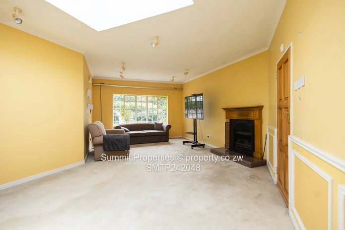 6 Bedroom House for Sale in Helensvale