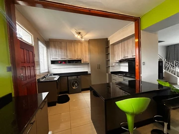 2 Bedroom Flat & Apartment