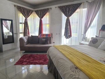 6 Bedroom House