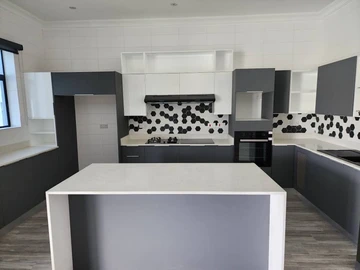 4 Bedroom Flat & Apartment
