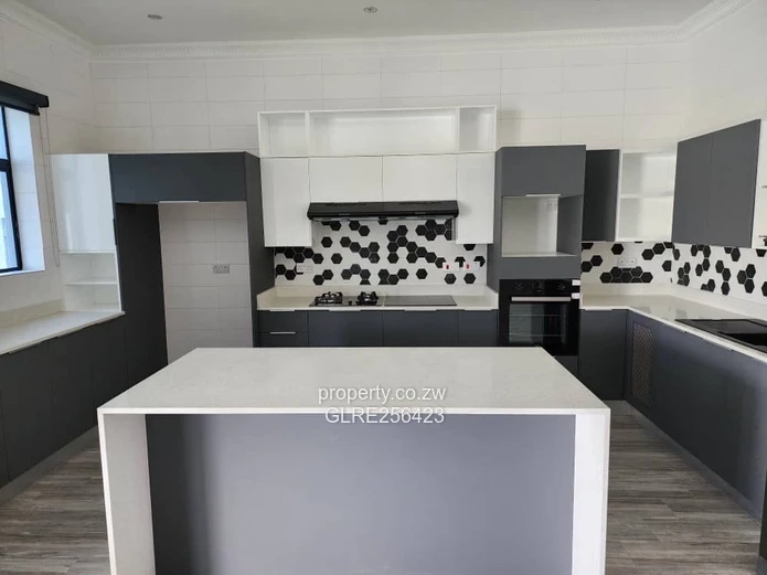 Modern 4BR Greendale Flat — Borehole, Designer Kitchen