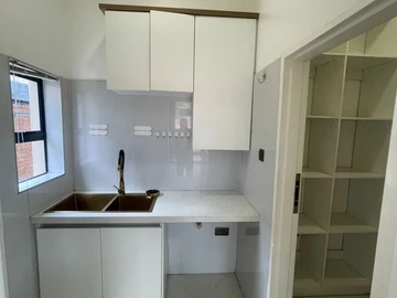 4 Bedroom Flat & Apartment